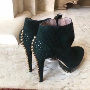 Green and gold pumps with studs